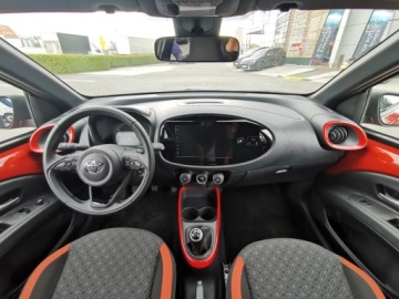 Toyota Aygo X 1.1 VVT-i 72KM 2025 Toyota Aygo X 1.0 VVTi Style 1.0 VVTi Style, salon, zdjęcie 4