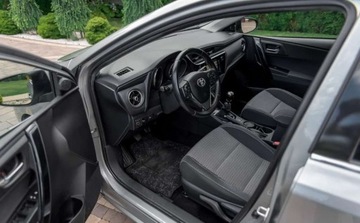 Toyota Auris II Touring Sports Facelifting 1.2 D-4T 116KM 2018 Toyota Auris Toyota Auris 1.2 Turbo Design Edition 1.2 Benzyna 116KM, zdjęcie 21