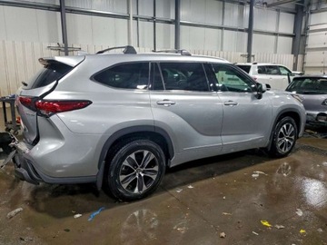 Toyota Highlander III 2022 Toyota Highlander Hybrid XLE 2022 2.5 Hybryda 243KM, zdjęcie 3