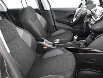 Peugeot 2008 I SUV Facelifting 1.2 PureTech 82KM 2019 Peugeot 2008 1.2 PureTech, Salon Polska, zdjęcie 8