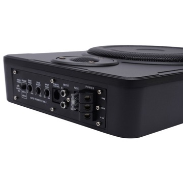 Автомобильный сабвуфер мощностью 600 Вт под сиденьем.