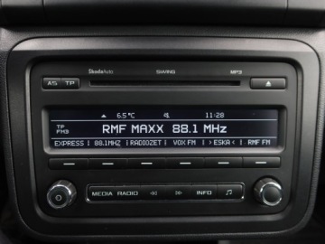 Skoda Fabia II Hatchback Facelifting 1.2 HTP 60KM 2011 Skoda Fabia 1.2, Salon Polska, Klima, Parktronic, zdjęcie 12