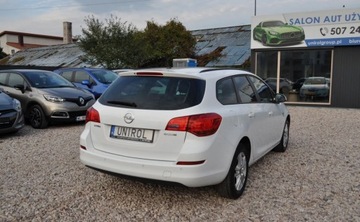 Opel Astra J Sports Tourer 1.4 Twinport ECOTEC 100KM 2012 Opel Astra 150 JAHRE Benzyna Tempomat Cz. parkowania Klimatyzacja 1.4 100KM, zdjęcie 6