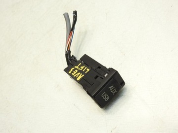 HNÍZDO AUX USB TOYOTA AVENSIS III T27 86190-02070