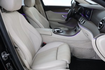 Mercedes Klasa E W213 Limuzyna 2.0 220d 194KM 2018 Mercedes E E 220 d 4MATIC, Salon Polska, zdjęcie 8
