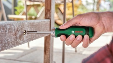 Ручная отвертка с трещоткой + 12 бит BOSCH.