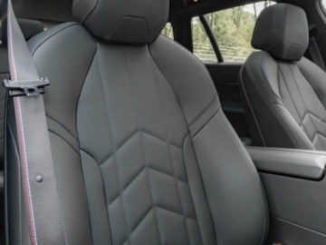 BMW Seria 5 G90-91 Sedan Plug-In 3.0 50e 489KM 2026 550e xDrive M Sport 3.0 (489 KM)| Hak holowniczy, elektryczny, zdjęcie 8