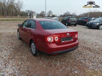 Volkswagen Jetta V 1.6 102KM 2009 Volkswagen Jetta 1,6 mpi 102KM klimatronik grz.fotele.UNITED oplacony 1.6, zdjęcie 6