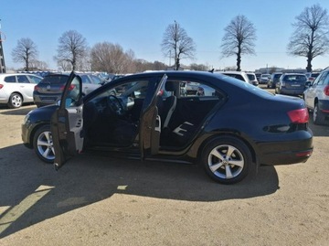 Volkswagen Jetta VI Sedan 1.6 TDI CR DPF 105KM 2011 Volkswagen Jetta 1.6 105 km klima, elektryka, zdjęcie 8