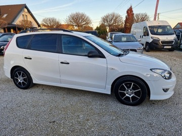 Hyundai i30 I CW Facelifting 1.4 DOHC 109KM 2011 Hyundai i30 Jak nowy 180 tys km z Niemiec pierwszy wlasciciel 1.4 benzyna, zdjęcie 10