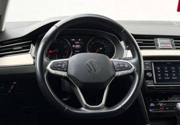 Volkswagen Passat B8 Variant Facelifting 2.0 TSI 190KM 2022 Volkswagen Passat LED Travel Assist Kamera ACC Salon Polska FVAT23, zdjęcie 27