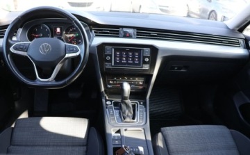 Volkswagen Passat B8 Variant Facelifting 2.0 TDI SCR 150KM 2021 Volkswagen Passat Variant VAT 23 DSG , El.reg. Foteli, Czujniki PT, Tempom, zdjęcie 7
