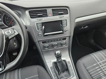 Volkswagen Golf VII Hatchback 3d 1.4 TSI BlueMotion Technology 125KM 2015 Volkswagen Golf 1,4 benzyna 125KM Lounge kamera, zdjęcie 8