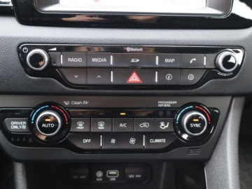 Kia Niro I Crossover 1.6 GDi Hybrid 141KM 2016 Kia Niro Hybrid, Salon Polska, Serwis ASO, zdjęcie 16