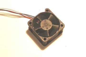 Wiatrak wiatraczek 5V DC 0,24A 4x4x2cm Z WOJSKA