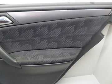 ОБИВКА БОКОВОЙ ДВЕРИ ЗАДНЯЯ ПРАВАЯ MERCEDES-BENZ C CLASS W203