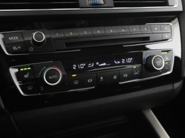 BMW Seria 1 F20-F21 Hatchback 5d Facelifting 2015 120d 190KM 2016 BMW 120 2.0d Automat Advantage Nawigacja, zdjęcie 26