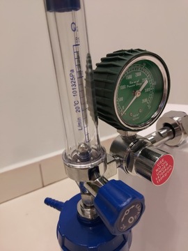 РЕДУКТОР МЕДИЦИНСКОГО КИСЛОРОДА С РОТАМЕТРОМ