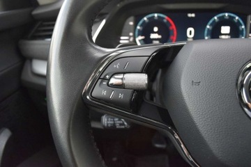 Skoda Octavia IV Kombi 2.0 TDI 150KM 2022 Skoda Octavia 2.0TDI 150KM Style Combi DSG Smartlink Kamera Kessy ACC Ambi, zdjęcie 13