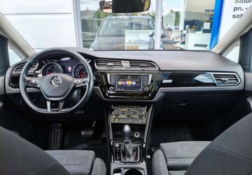 Volkswagen Touran III 2.0 TDI 150KM 2017 Volkswagen Touran Volkswagen Touran 2.0 TDI BMT Highline DSG 2.0 Diesel, zdjęcie 4