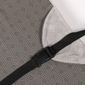 Детский обеденный стул с мультяшным рисунком и подставкой для сиденья.