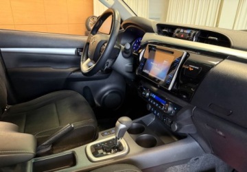 Toyota Hilux VIII Podwójna kabina 2.4 D-4D 150KM 2019 Toyota Hilux salon Polska FV 23 tylko 19 tys km R CARS Warszawa 2.4 150KM, zdjęcie 15