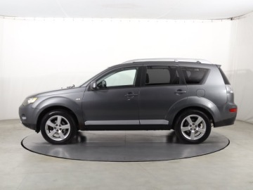 Mitsubishi Outlander II 2.0 DID DOHC 140KM 2007 Mitsubishi Outlander 2.0 DI-D, 4X4, 7 miejsc, zdjęcie 2