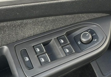 Volkswagen Golf VIII Variant 2.0 TDI 115KM 2023 Volkswagen Golf Salon Polska Parktronic Cyfrowe zegary Navi Tempomat a, zdjęcie 36