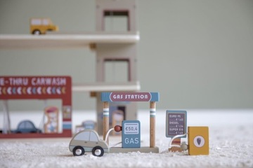 МНОГОЭТАЖНЫЙ ГАРАЖ С НЕБОЛЬШИМИ АКСЕССУАРАМИ ДЛЯ ГОЛЛАНДСКИХ АВТОМОБИЛЕЙ