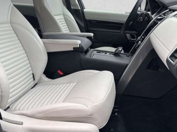 Land Rover Discovery V Terenowy Facelifting 3.0D I6 249KM 2025 Discovery V D250 Dynamic SE 3.0 (249KM) 2025, zdjęcie 5