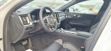 Volvo S60 III 2024 Volvo S60 B5 AWD plus dark benzyna hybryda, zdjęcie 8