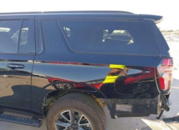 Chevrolet Suburban GMT900 2024 Chevrolet Suburban 2024, 5.3L, 4x4, Z71, od ubezpieczalni 5.3 Benzyna 355KM, zdjęcie 8