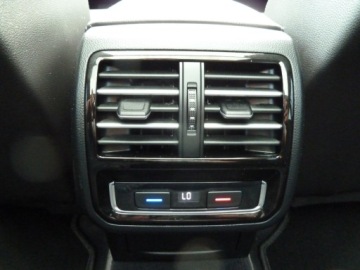 Volkswagen Passat B8 Variant 2.0 TDI BlueMotion SCR 150KM 2018 Volkswagen Passat NAWIGACJA PLHIGHLINE DSG-7PANORAMAASYSTENT PARKOWANIASKO, zdjęcie 14