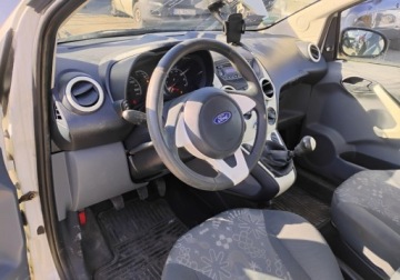 Ford Ka III 1.2 Duratec 69KM 2012 Ford KA 2012r, 1.2 Benzyna. Uszkodzony tyl i lekko lewy przod. Jezdzi., zdjęcie 5