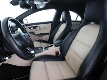 Mercedes CLA C117 Shooting Brake 1.6 180 122KM 2016 Mercedes CLA 180 automat skóra klima auto navi, zdjęcie 12