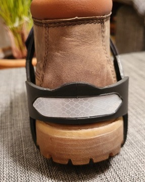 Nakładki natypoślizgowe na buty, Szwecja