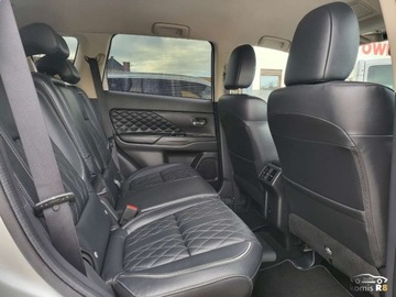 Mitsubishi Outlander III 2019 Mitsubishi Outlander PHEV 224KM 2019r 14TysKm 13.8kWh 4WD Plug-in Stan ide, zdjęcie 15