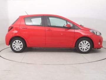 Toyota Yaris III Hatchback 5d Facelifting 1.33 Dual VVT-i 99KM 2015 Toyota Yaris 1.33 Dual VVT-i, Salon Polska, Klima, zdjęcie 5