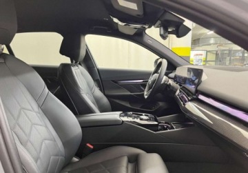 BMW Seria 5 G90-91 Touring 2.0 520d 197KM 2025 BMW Seria 5 520d xDrive, M Pakiet, Iconic Glow, Faktura, Gwarancja 2.0, zdjęcie 34