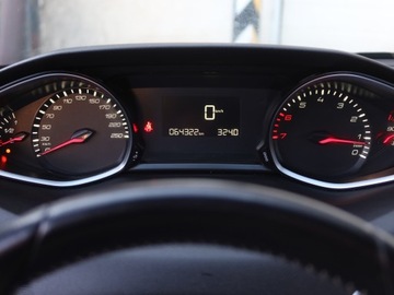 Peugeot 308 II Hatchback Facelifting 1.2 PureTech 110KM 2019 Peugeot 308 1.2 PureTech, Salon Polska, zdjęcie 10