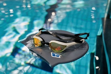 Arena Cobra Ultra Swipe тренировочные плавательные очки для бассейна