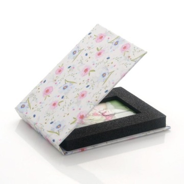 Декоративная коробочка для флешки и луговой открытки.