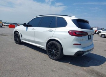 BMW X5 G05 2021 BMW X5 2021, 4.4L, 4x4, M50I, po gradobiciu, zdjęcie 6
