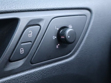 Volkswagen Jetta VI Sedan 1.6 TDI CR DPF 105KM 2011 VW Jetta 1.6 TDI, Klima, Klimatronic, Parktronic, zdjęcie 16