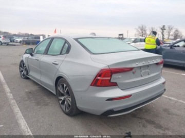 Volvo S60 III 2024 Volvo S60 2024 Volvo S60 B5 FWD Plus Dark Theme 2.0 Benzyna 247KM, zdjęcie 4