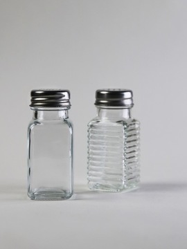 НАБОР ИЗ 2 КОНТЕЙНЕРОВ ДЛЯ СОЛЬ И ПЕРЦА СПЕЦИЙ