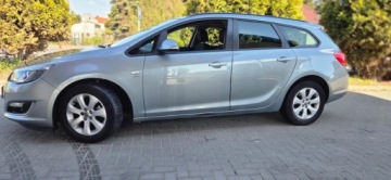 Opel Astra J Sports Tourer Facelifting 1.4 Turbo ECOTEC 140KM 2013 Opel Astra 1,4 TURBO 140KM Led Super Stan Oplaty 1.4 Benzyna 140KM, zdjęcie 3