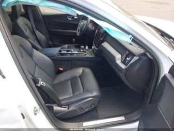 Volvo XC60 II 2023 Volvo XC 60 B5 Core 2023 2.0l 2.0 Benzyna 247KM, zdjęcie 9