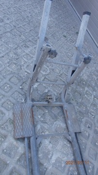 ПОДЪЕМНИК ДЛЯ НАКЛОНА В СТОРОНУ АВТОМОБИЛЯ