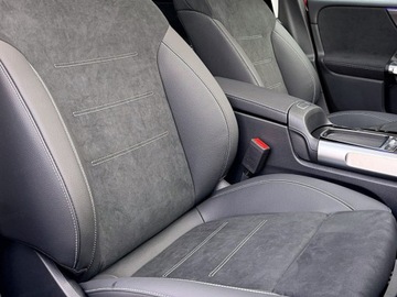 Mercedes GLB SUV Facelifting 2.0 220 190KM 2025 MERCEDES-BENZ GLB 220 4-Matic AMG Line 2.0 (190KM) 2025, zdjęcie 9